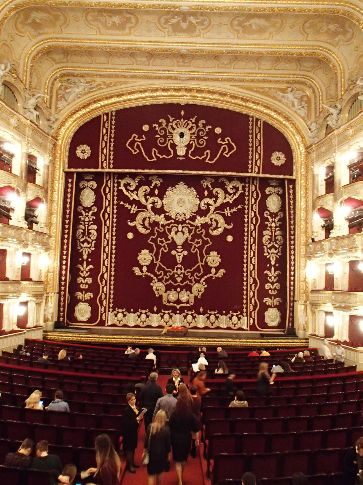 Одесский оперный театр сцена