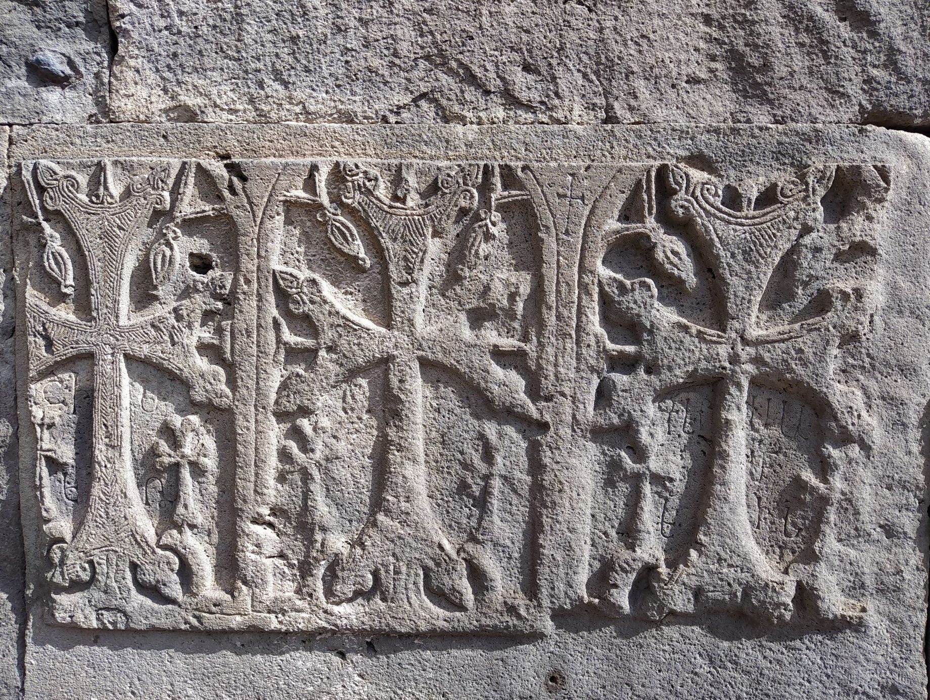 ARMENIA  Klasztor Geghard, Świątynia Garni oraz trochę o krzyżach ormiańskich i chaczkarach.